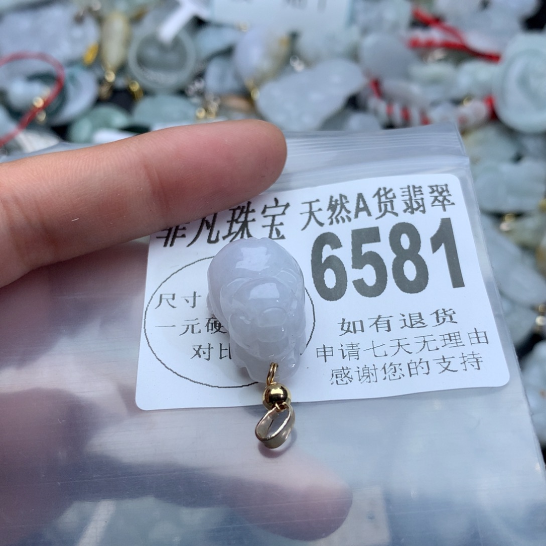 翡翠颈饰未镶嵌6581。