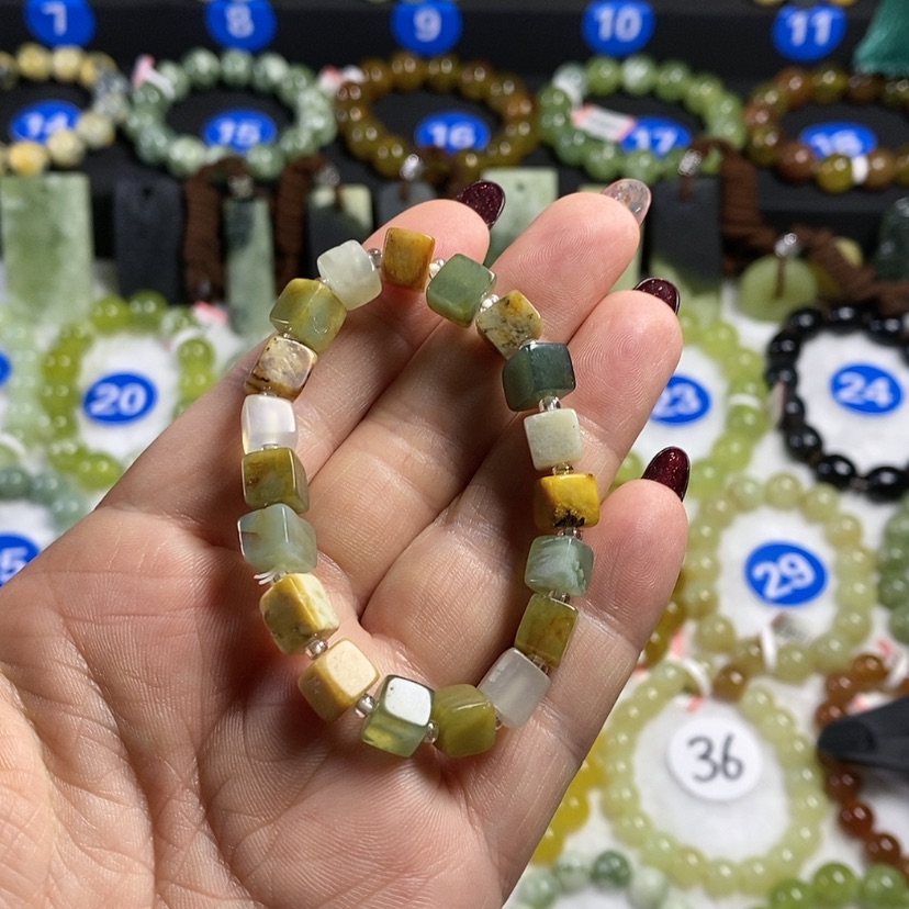 【闪购商品】蛇纹石玉手链未镶嵌