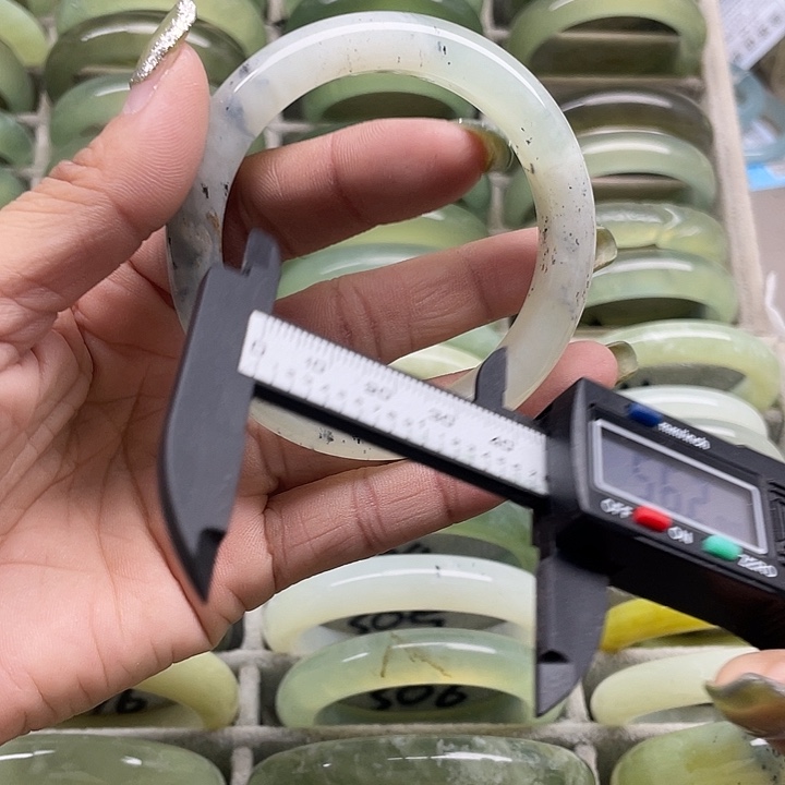 蛇纹石玉未镶嵌手镯294