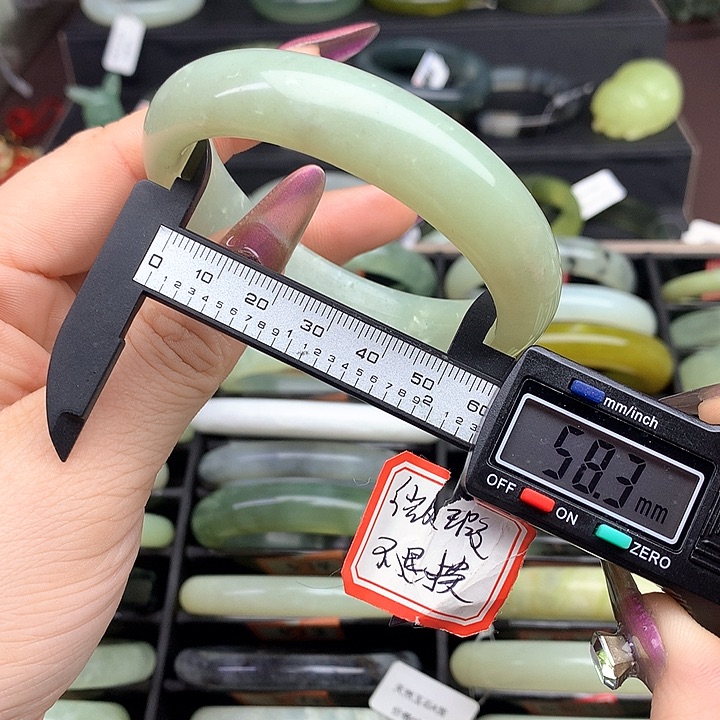 蛇纹石玉手镯未镶嵌586