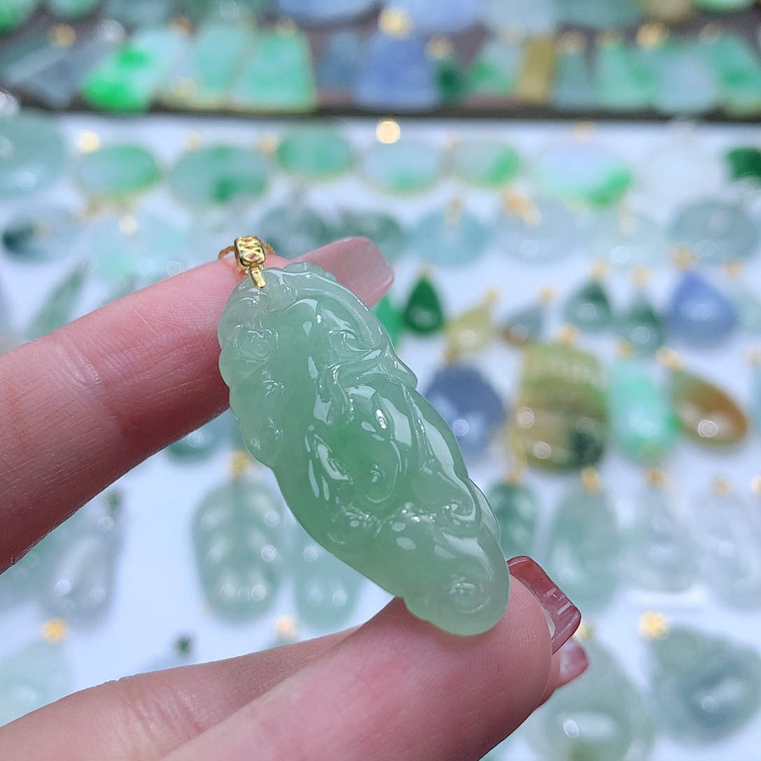 翡翠颈饰未镶嵌翡翠