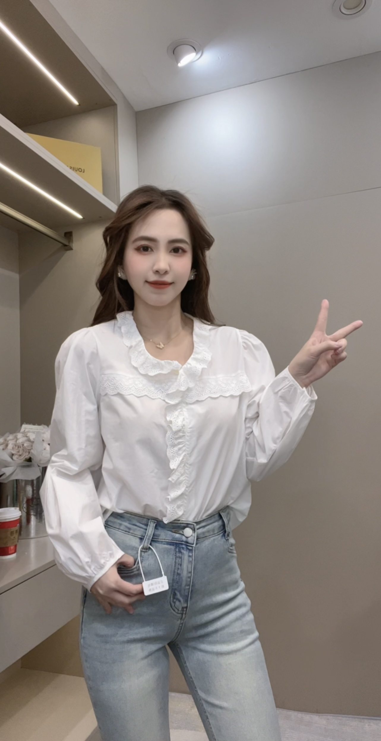 敏敏推荐【盐系女孩】早春甜美V领蕾丝木耳边长袖衬衫