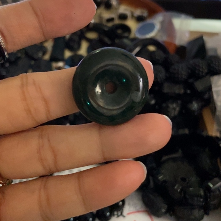 马***m翡翠未镶嵌颈饰墨翠