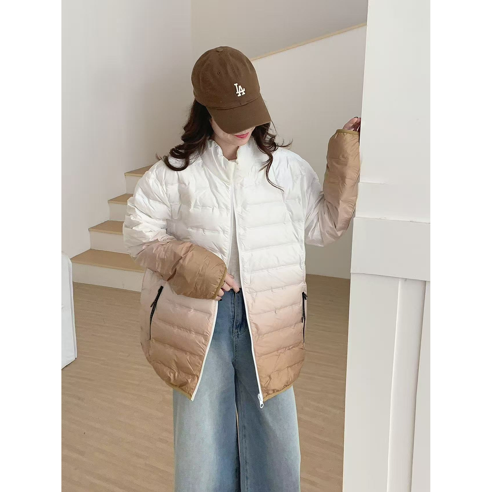 0753 M轻薄轻便羽绒服女短款渐变色款连帽秋冬季休闲运动外套8225