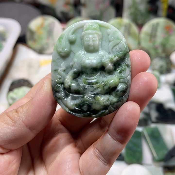 独山玉未镶嵌颈饰