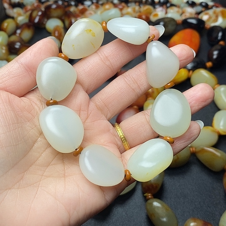 红***ଓ和田玉未镶嵌手链