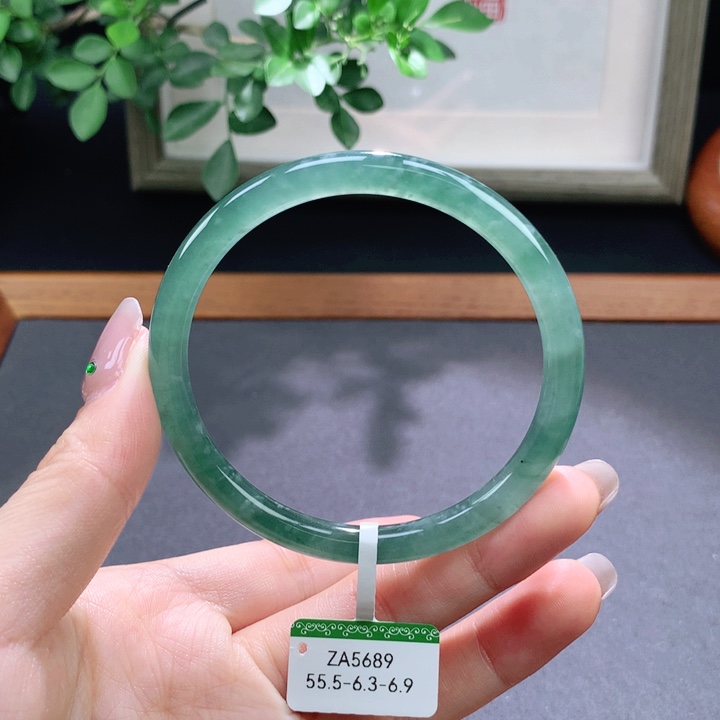 翡翠手镯未镶嵌天然翡翠手镯