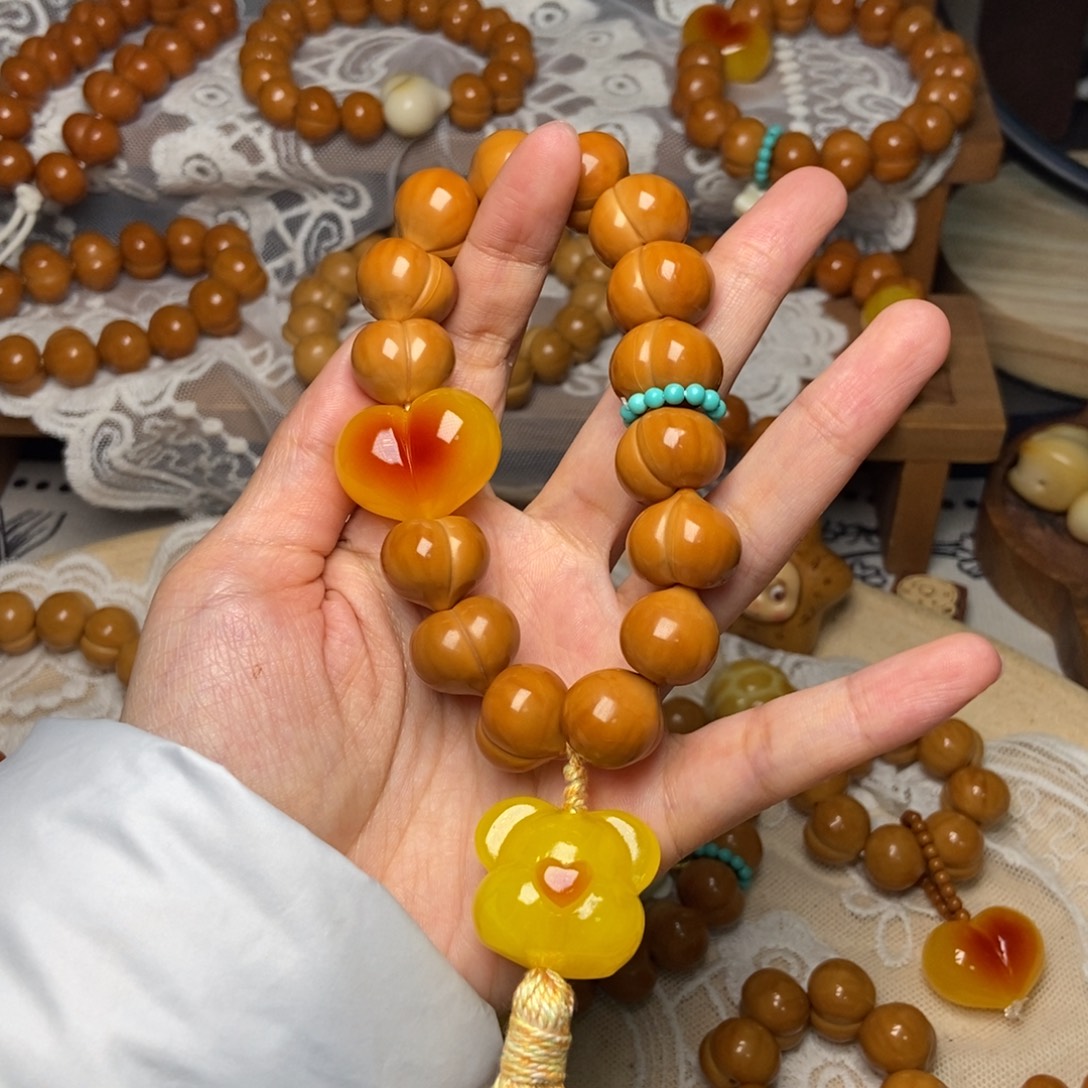 吊坠猴头核桃屁桃玻璃底卡16