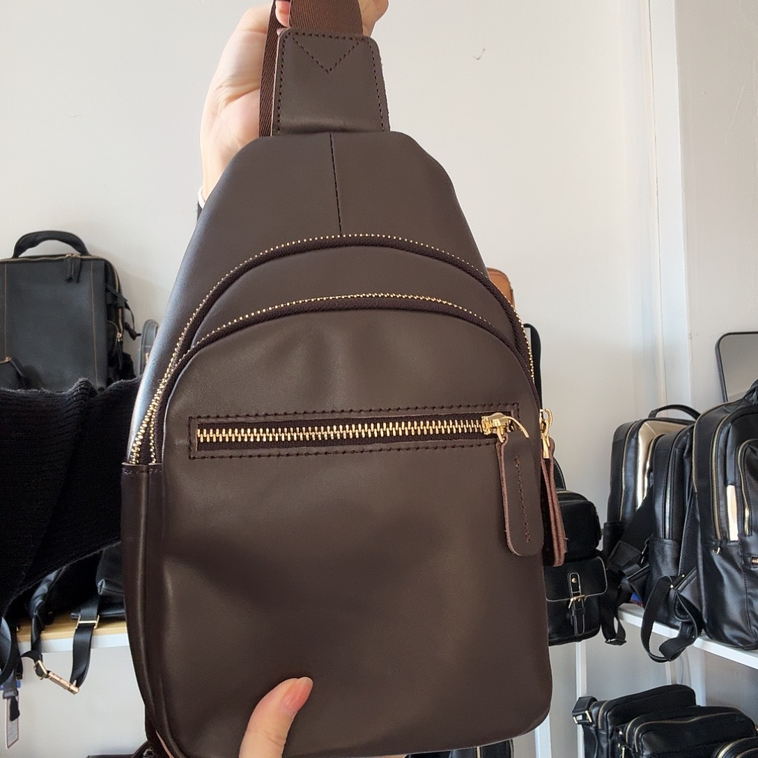 头层牛皮咖啡色胸包