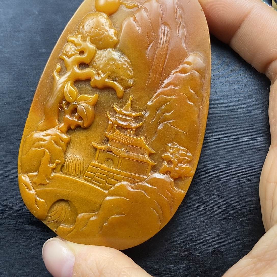 石英质玉（黄龙玉）颈饰未镶嵌