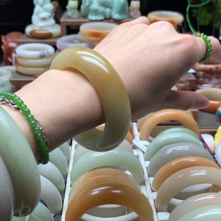 馨***7查罗石合金手镯（开口镯）不退不换