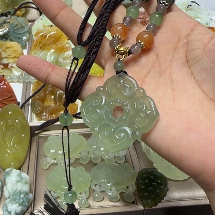 蛇纹石玉吊坠未镶嵌