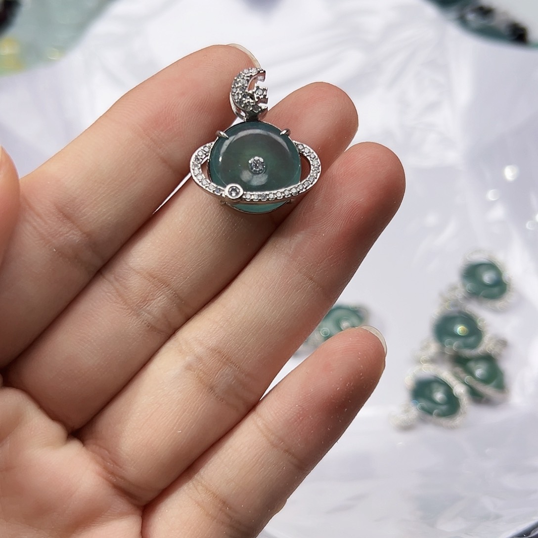 翡翠颈饰未镶嵌多样性发一件