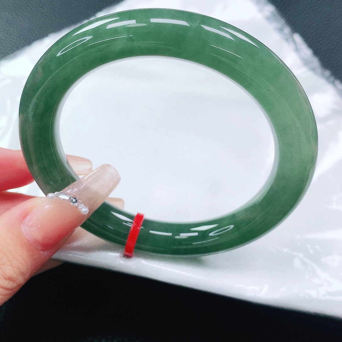 翡翠手镯未镶嵌54圈