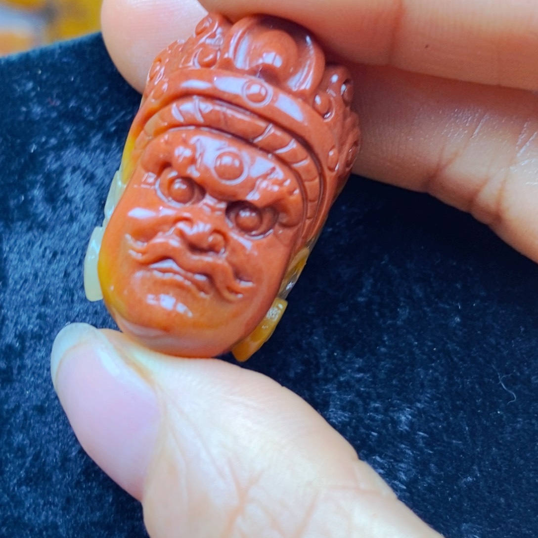 未镶嵌石英质玉（黄龙玉）颈饰