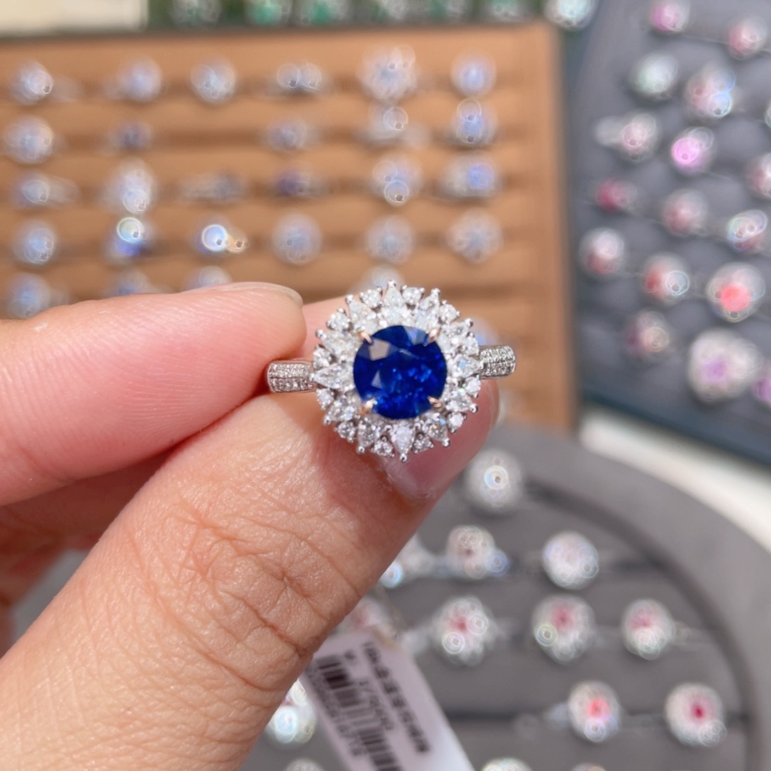 蓝宝石戒指18K金镶嵌爱****女1.6ct 