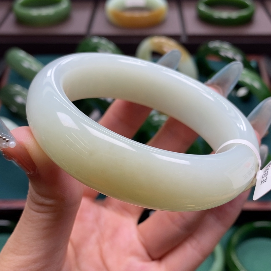 和田玉未镶嵌手镯5657