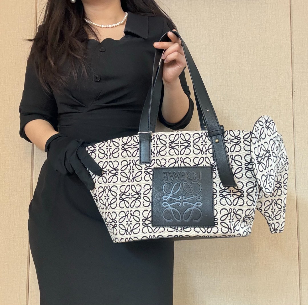 95新 LOEWE/罗意威 白色拼黑帆布菜篮子大象包/H22065