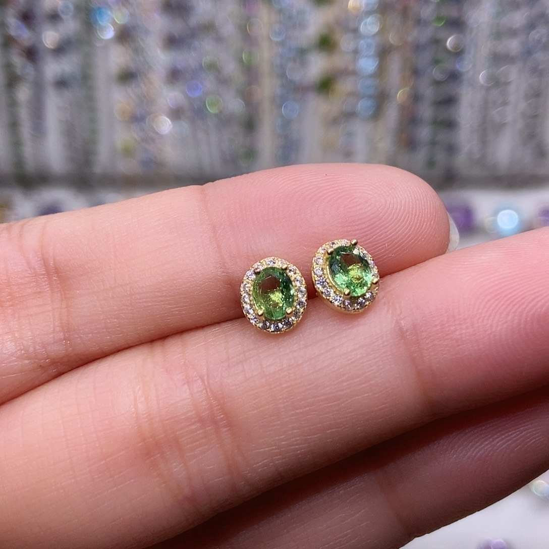 银S925镶嵌耳饰石榴石（沙弗莱）