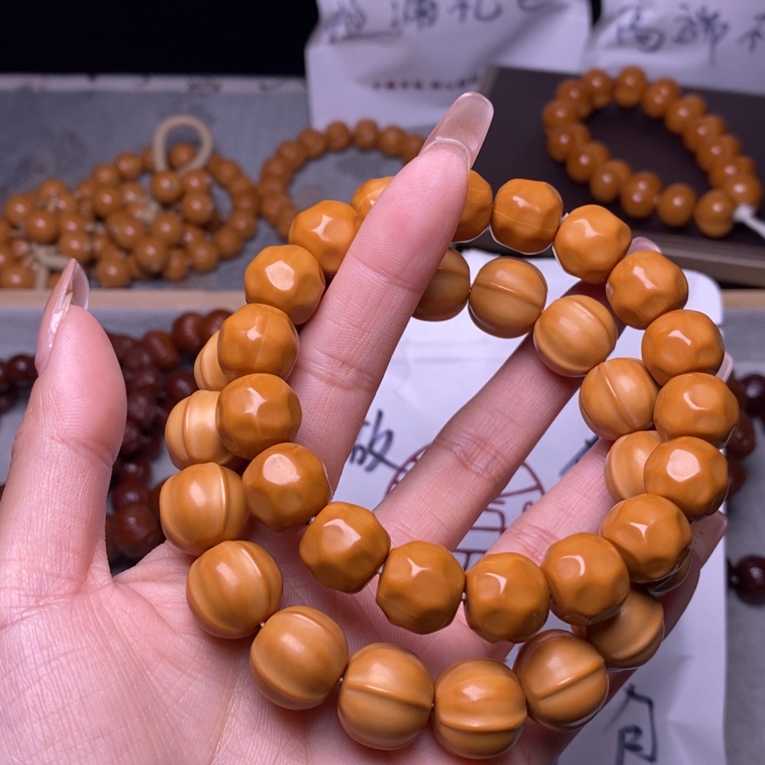 文玩核桃手串鲨鱼奶酪