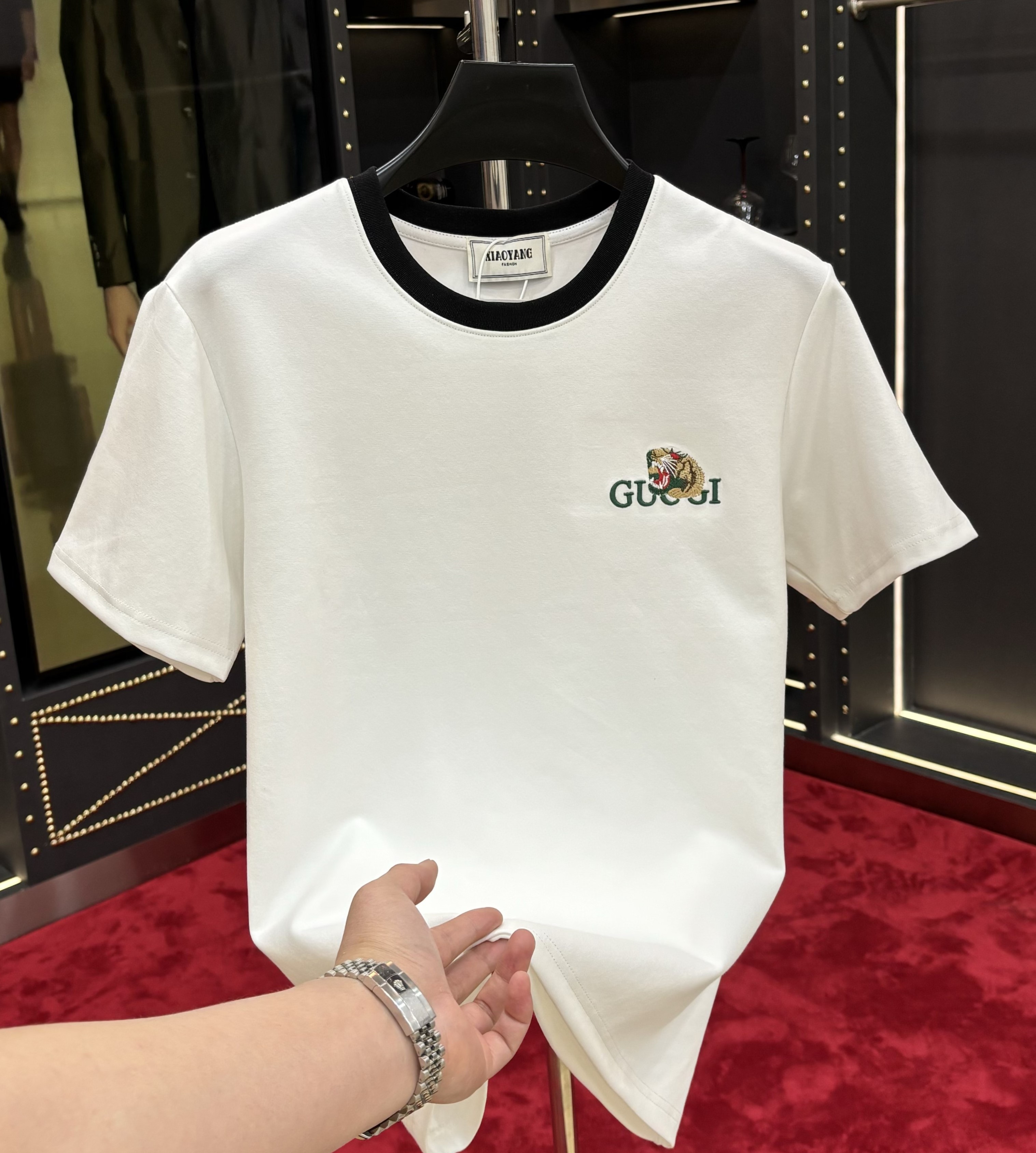 华子春夏季新款3D刺绣轻奢男女同款修身休闲百搭时尚潮流圆领