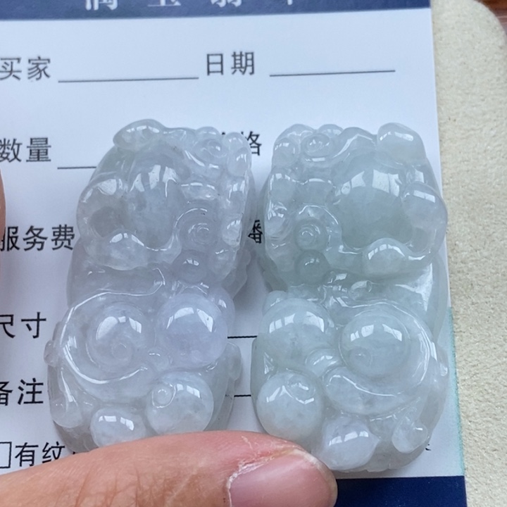 多***余翡翠未镶嵌颈饰霸王貔貅