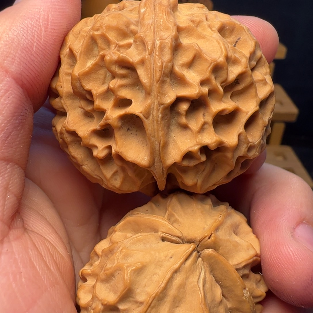 文玩核桃吊坠凤凰牡丹44mm