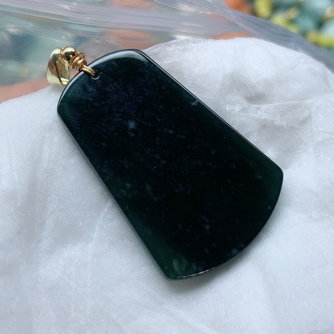 翡翠颈饰未镶嵌手串