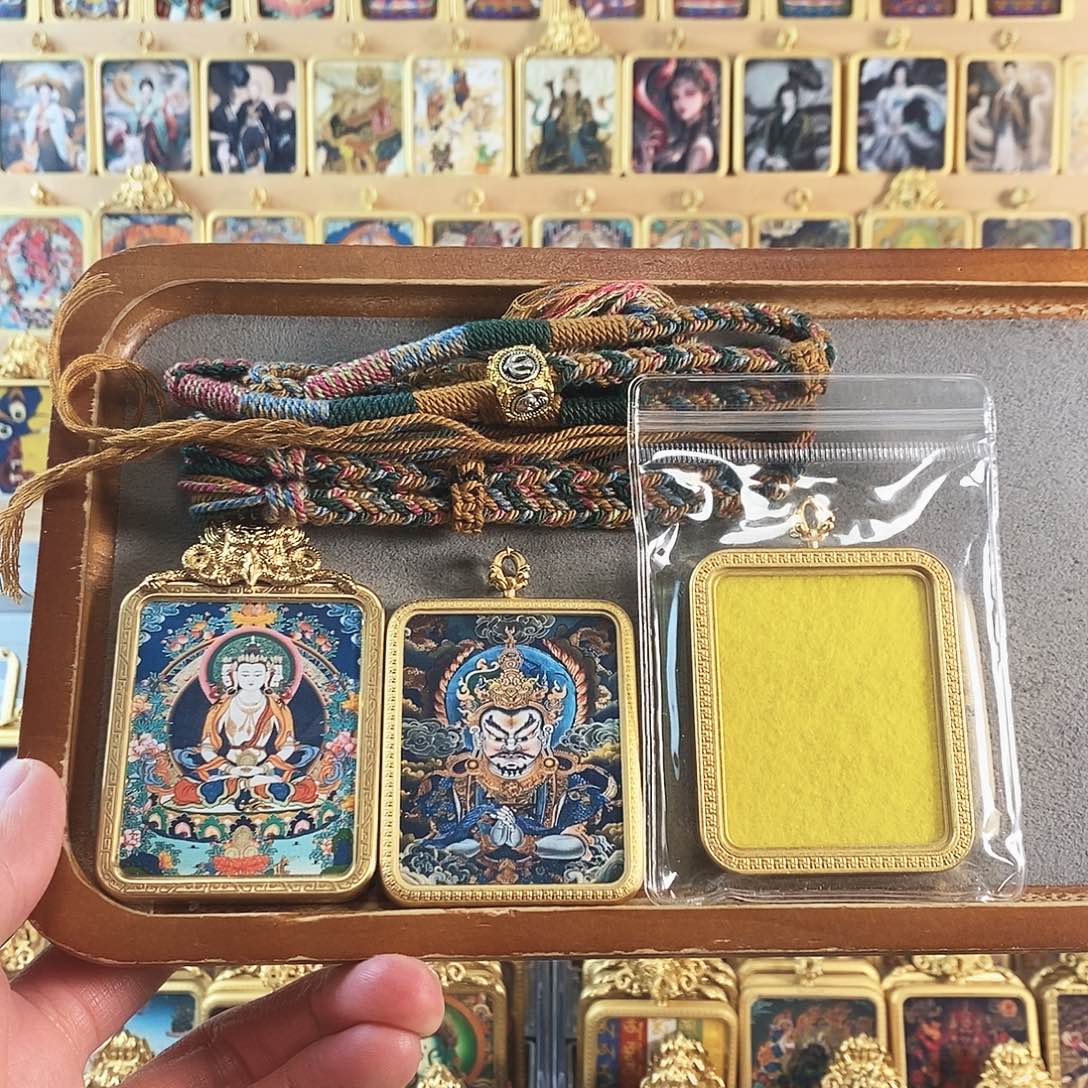 吊坠大日如来白财神唐卡