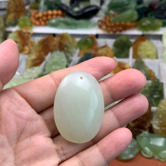 未镶嵌蛇纹石玉颈饰