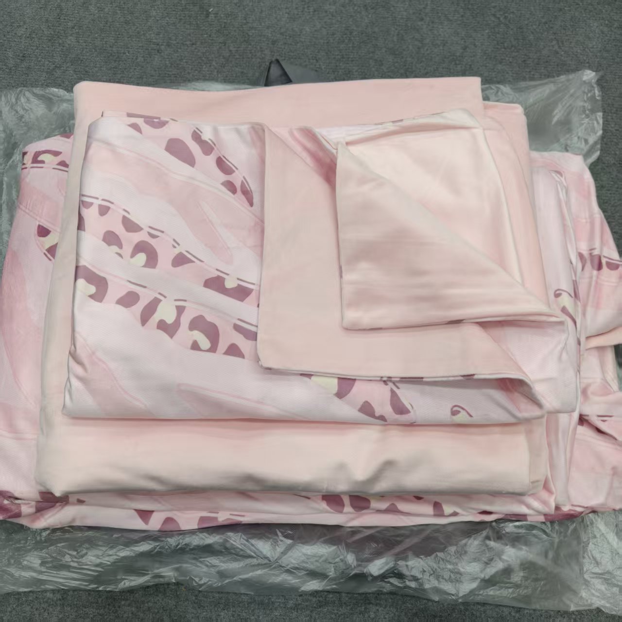 AB面粉色_高级丝绒保暖特柔刺绣四件套