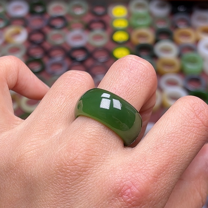 和田玉戒指未镶嵌18内径 无皮辣阳绿