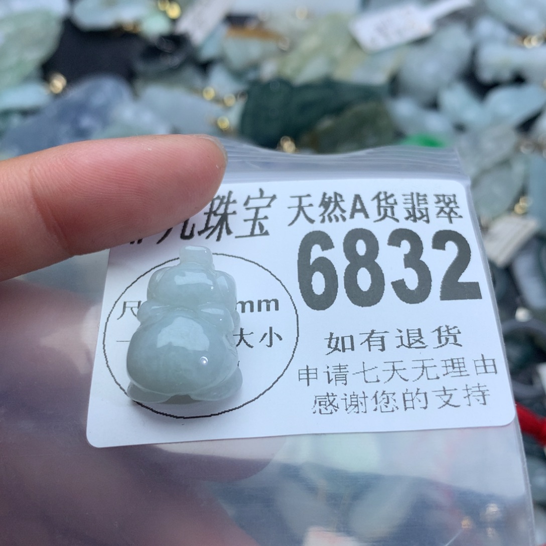 翡翠颈饰未镶嵌6832。