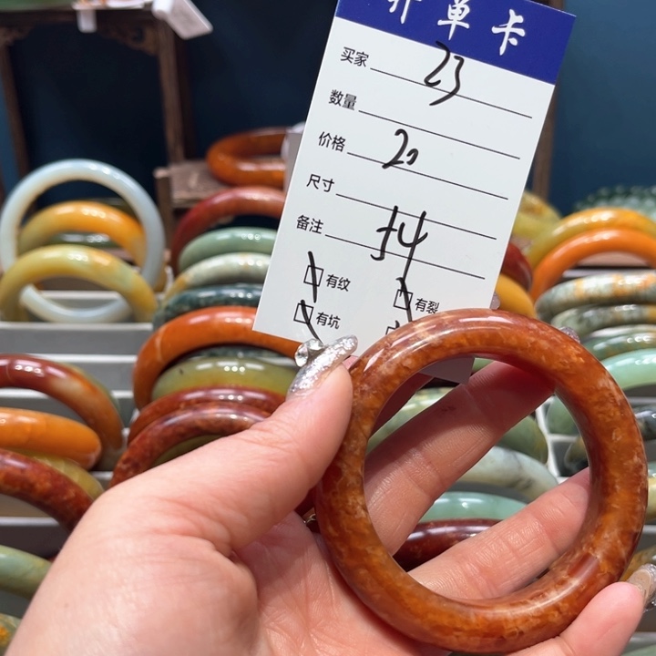 蛇纹石玉手镯未镶嵌小**。