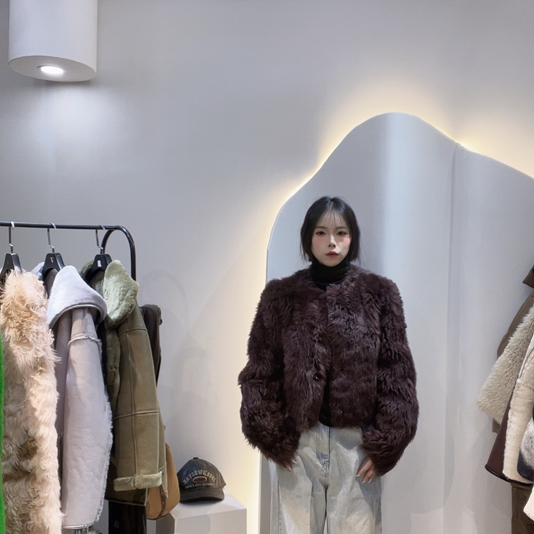 真皮皮毛一体外套222-3375。125斤内