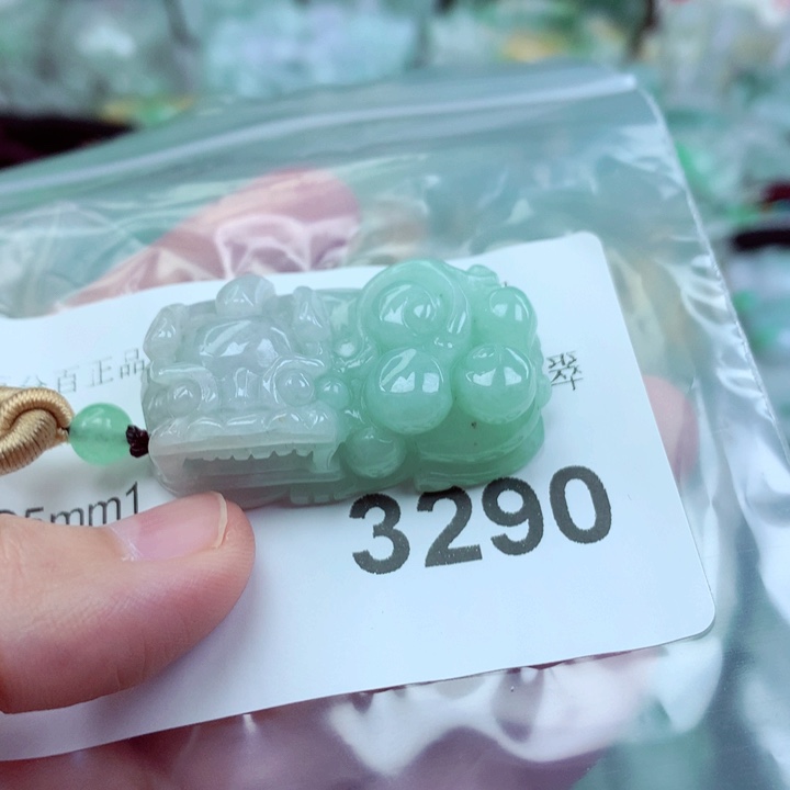 吊坠(不含链)未镶嵌翡翠