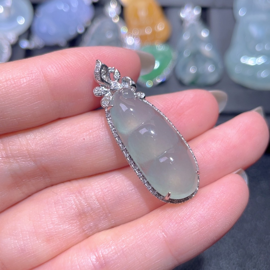 颈饰18K金镶嵌翡翠翡翠