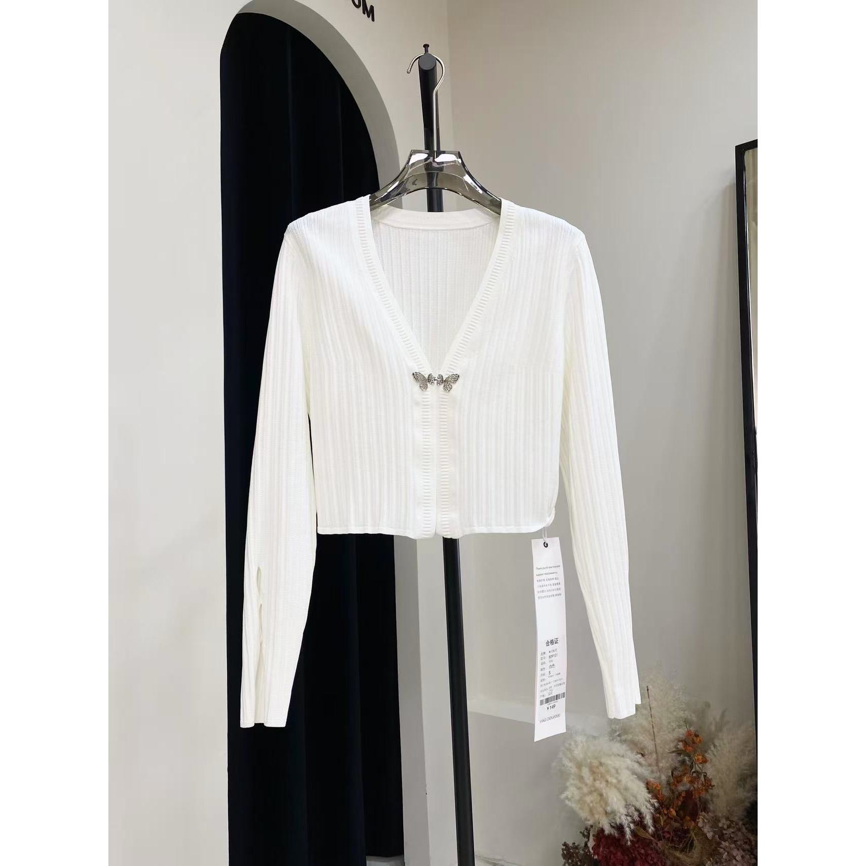 【M。C米尺】衣长45CMV领蝴蝶钩扣短款开衫809101