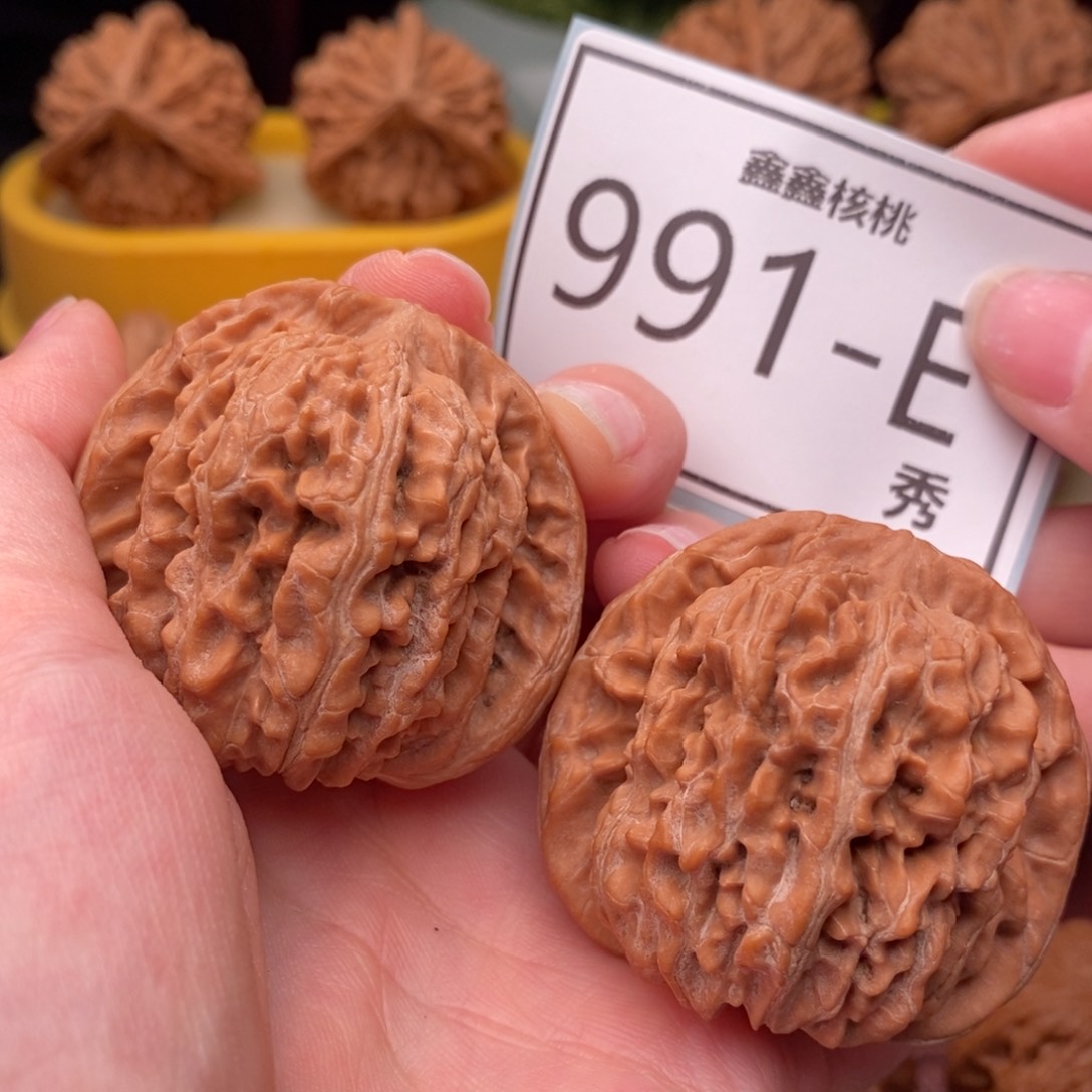 文玩核桃把件大*哥汉高楼44