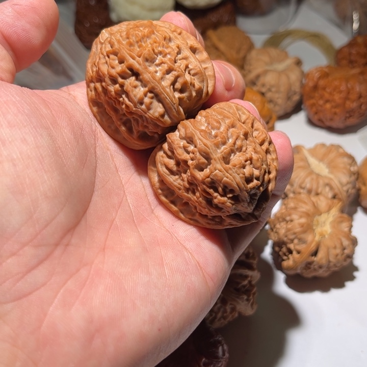 吊坠文玩核桃狮子头核桃