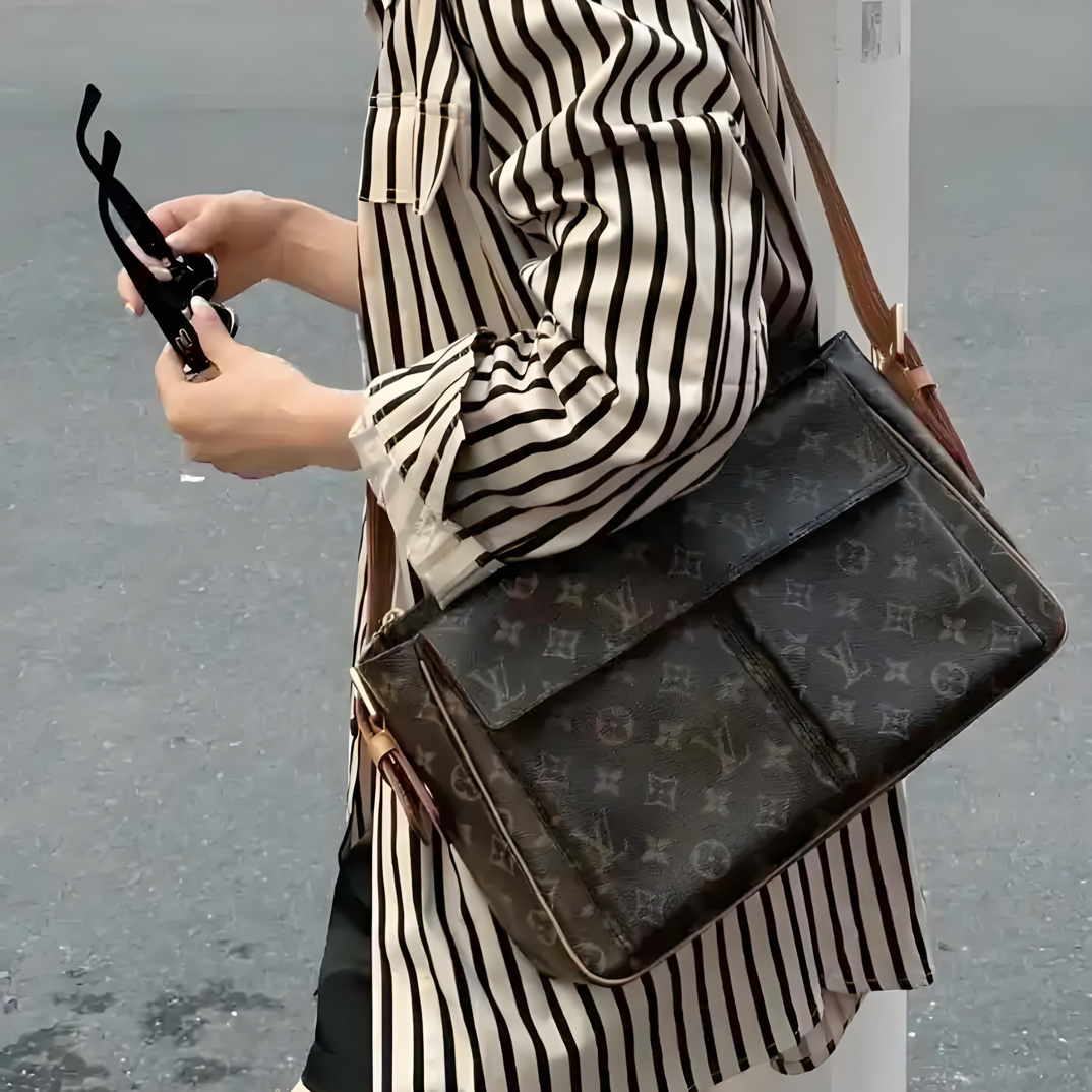 95新 LouisVuitton/路易威登 lv  翻盖骆驼包红色绒内里 006493