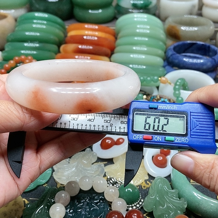 石英质玉手镯未镶嵌