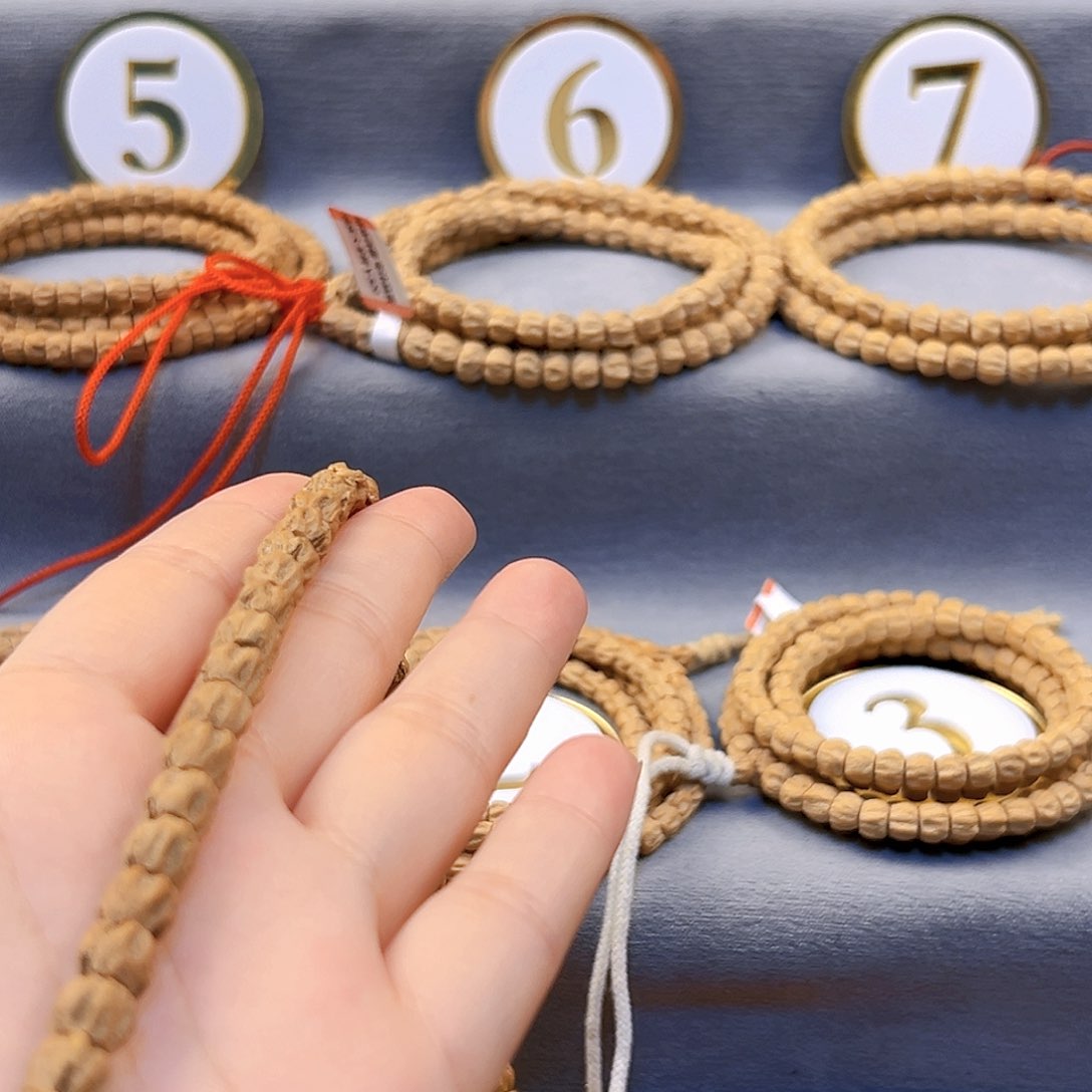 柏香籽/百香籽手串虎*