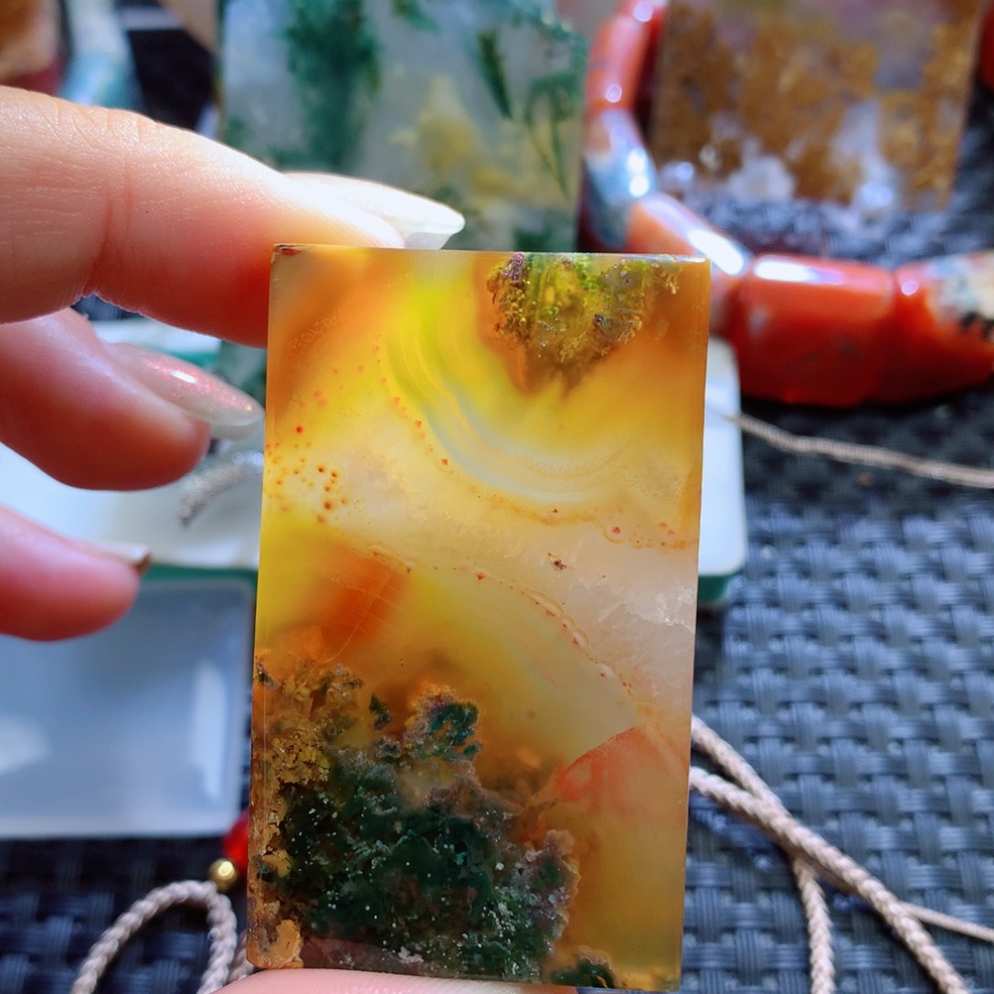 未镶嵌颈饰玛瑙/玉髓皇**岸