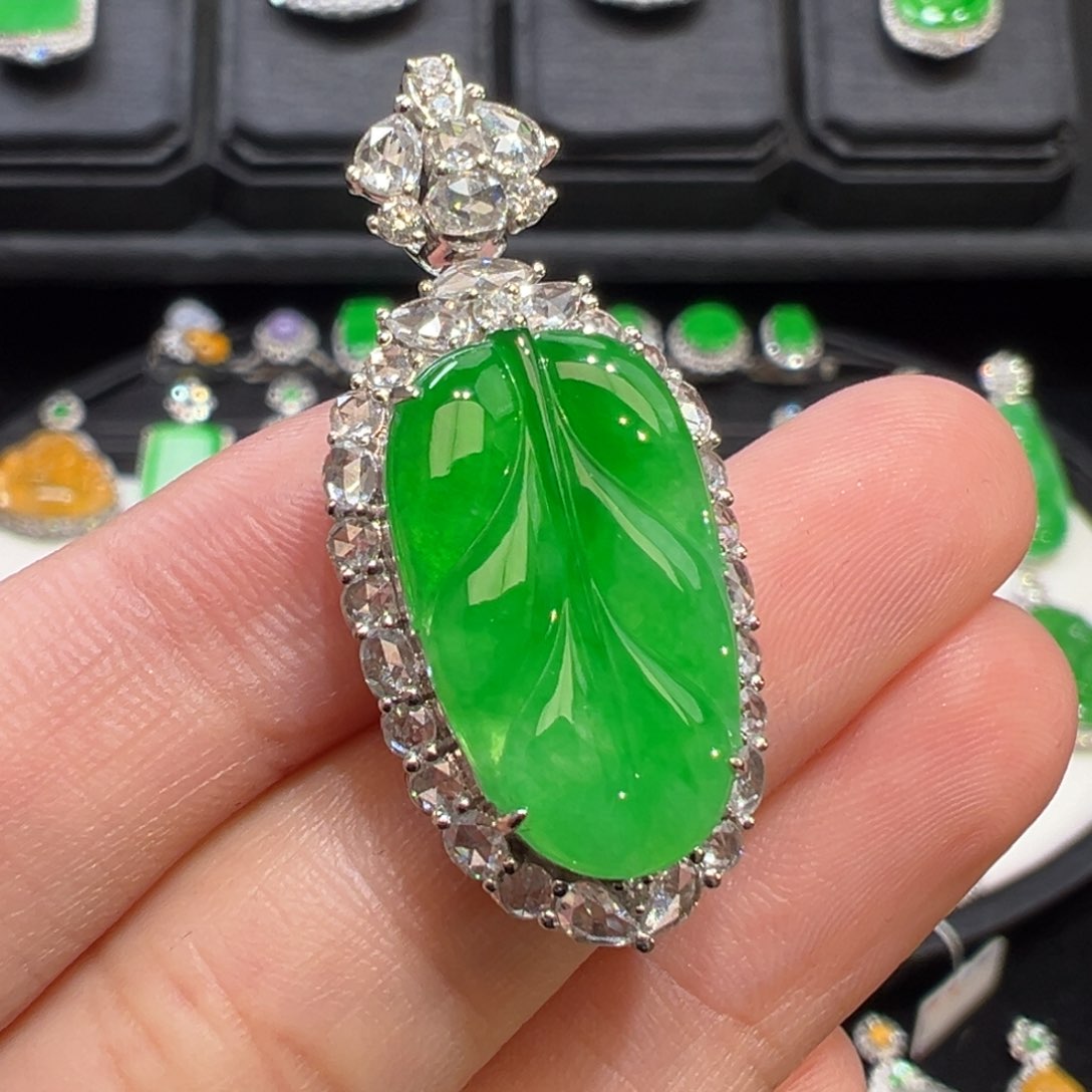 翡翠吊坠(不含链)18K金镶嵌翡翠