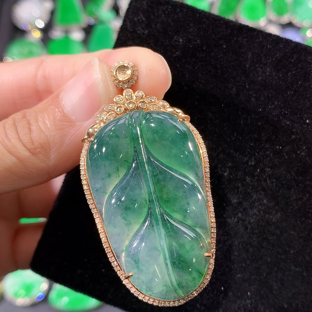 翡翠18K金镶嵌颈饰