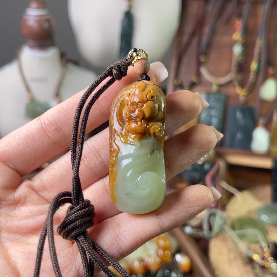 胖***头岫岩河磨玉（透闪石质玉）未镶嵌颈饰