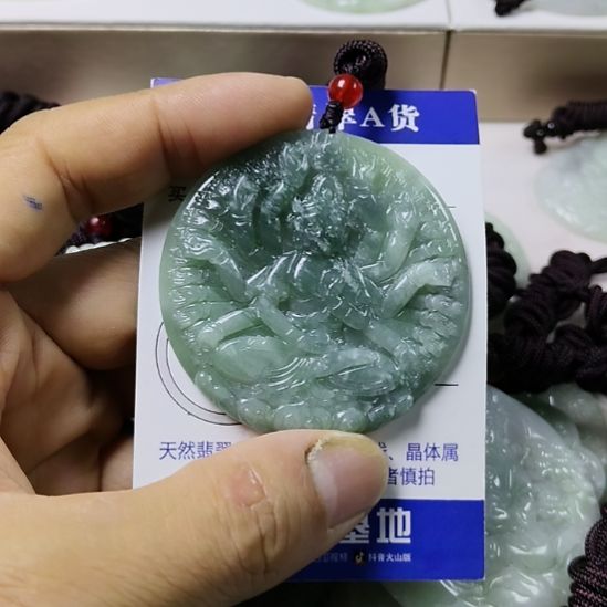 翡翠未镶嵌颈饰挂件