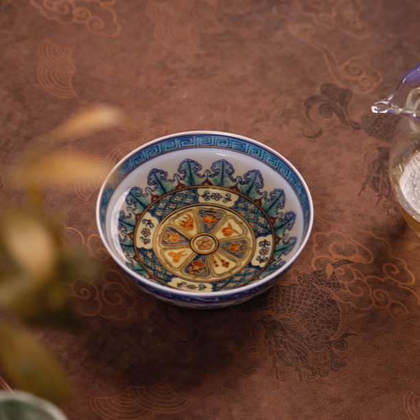 景德镇青言雅玩纯手工手绘青花斗彩描金缠枝莲蕉叶宝相纹普洱杯