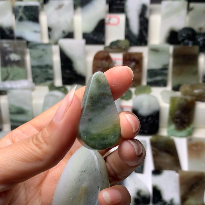 林***龍独山玉未镶嵌颈饰